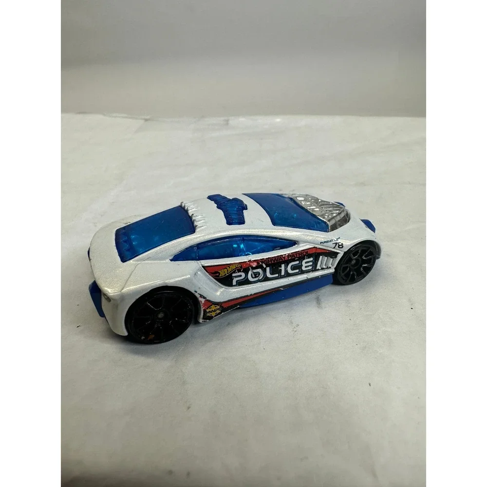 Hot Wheels 2010 Highway‎ Patrol Police Car White Blue Diecast Toy